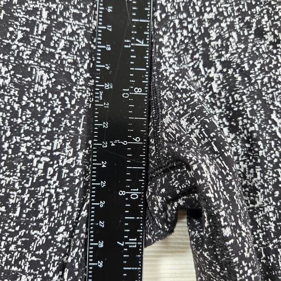 Lululemon Mid Rise Fit Physique Crop‎ Leggings in Jacquard Black Women's Size 8 - Picture 3 of 7